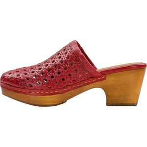 Patricia Nash Red Lorena Clogs Mules Size 8